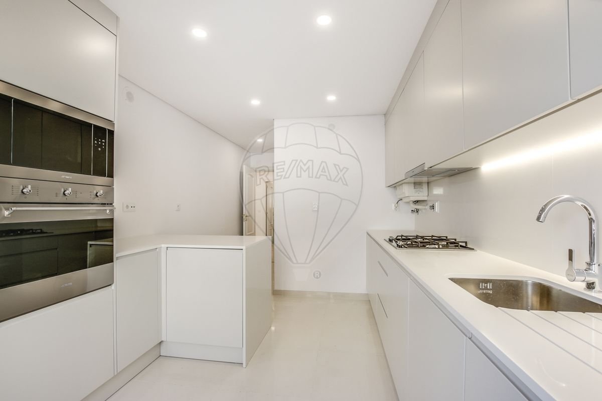 3 bedrooms Apartment in Oeiras, Portugal No. 333392