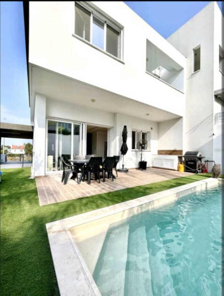 3 غرف نوم عقار تجاري في Aradippou, Cyprus رقم 18080