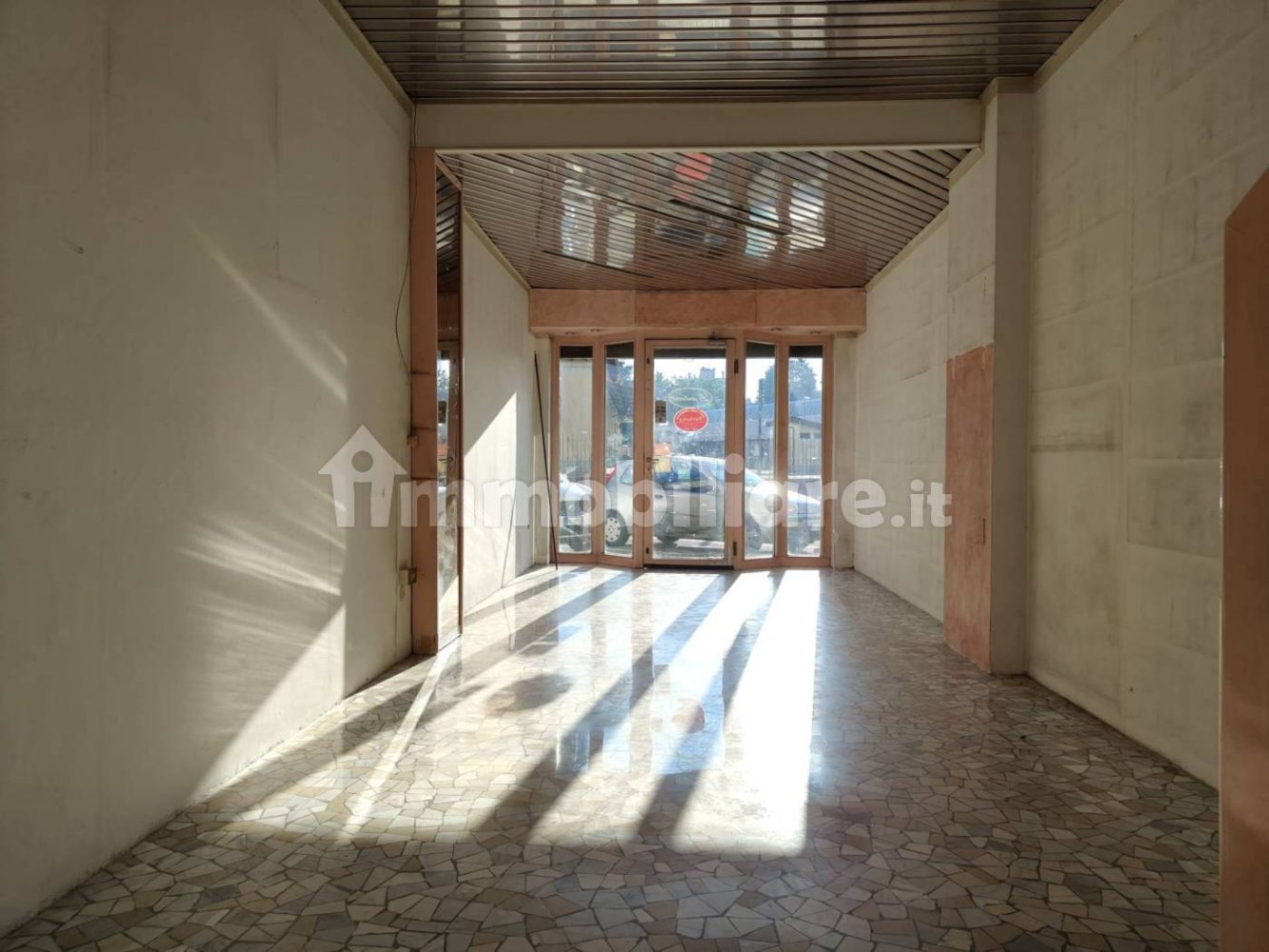 1 room Commercial property in Gallarate, Italy No. 85667