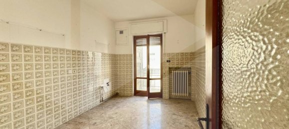 4 rooms Apartment in Triggiano, Italy No. 24127 24