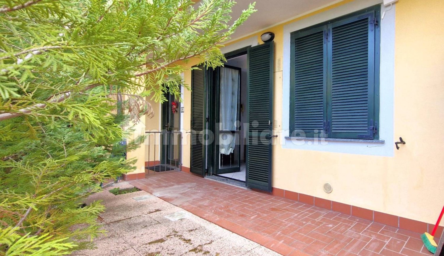 1 bedroom Apartment in Castelletto sopra Ticino, Italy No. 278015