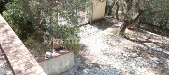 2 bedrooms House in Imperia, Italy No. 196672 5