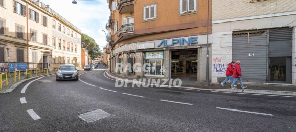 Коммерческая недвижимость 130м² в Фраскати, Италия № 138718 3