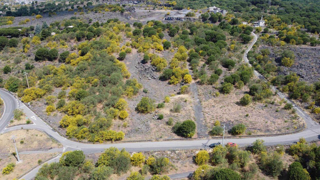 Terreno em Nicolosi, Italy 18900 m² N.º 111926