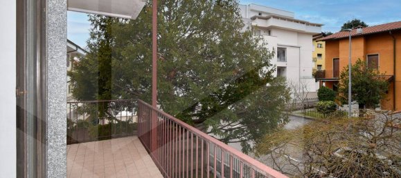 Apartamento de 3 habitaciónes en Parabiago, Italy No. 17765 4