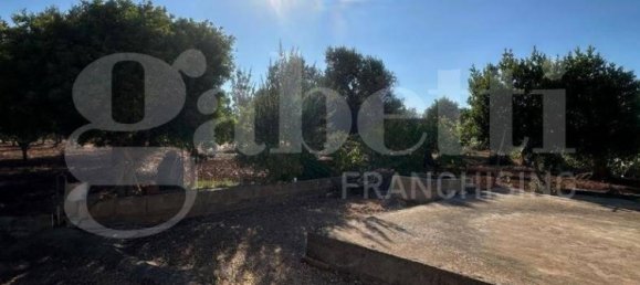 Terreno en Ostuni, Italy 2000 m² No. 343603 3