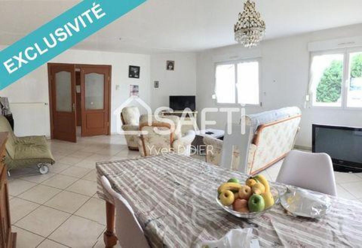 Casa de 6 dormitorios en Morhange, France No. 5541