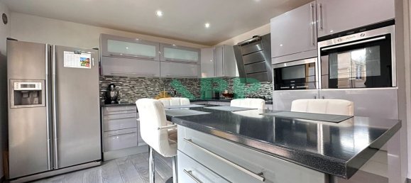 4 bedrooms House in Ablon-sur-Seine, France No. 182753 4