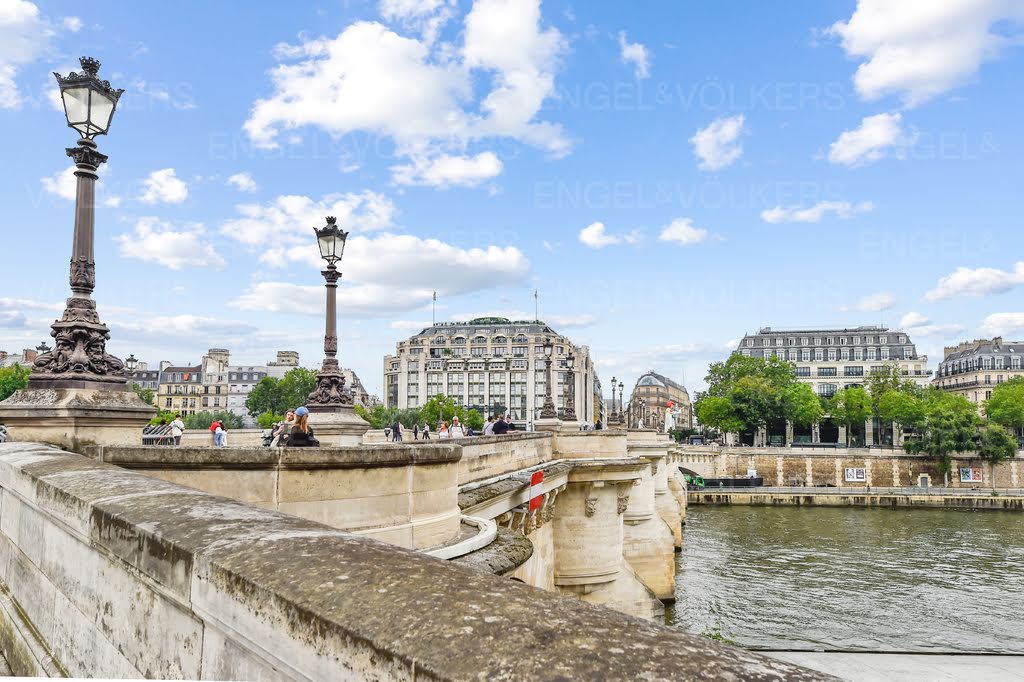 1 bedroom Duplex in Paris, France No. 183794