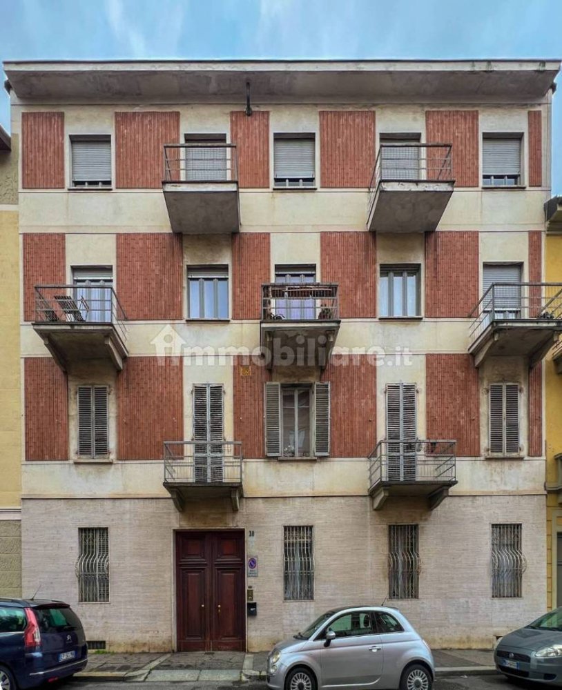 4 bedrooms Apartment in Turin, Italy No. 143672