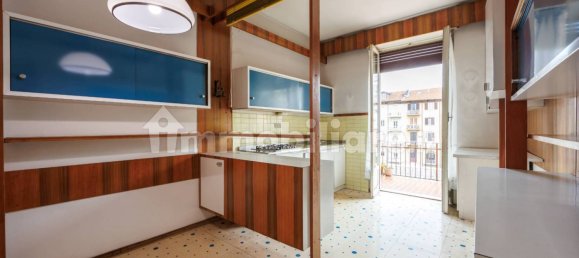 4 bedrooms Apartment in Turin, Italy No. 143672 8