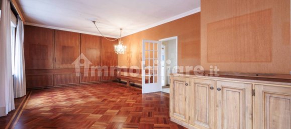 4 bedrooms Apartment in Turin, Italy No. 143672 10