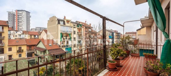 4 bedrooms Apartment in Turin, Italy No. 143672 5
