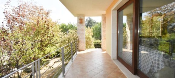 Villa de 8 dormitorios en Corato, Italy No. 343945 2