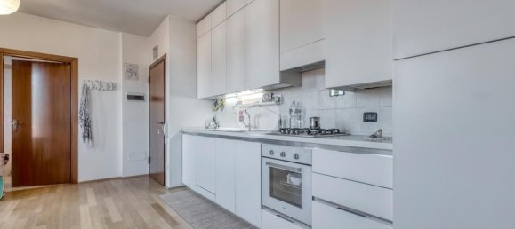 2 rooms Apartment in Bologna, Italy No. 226056 8