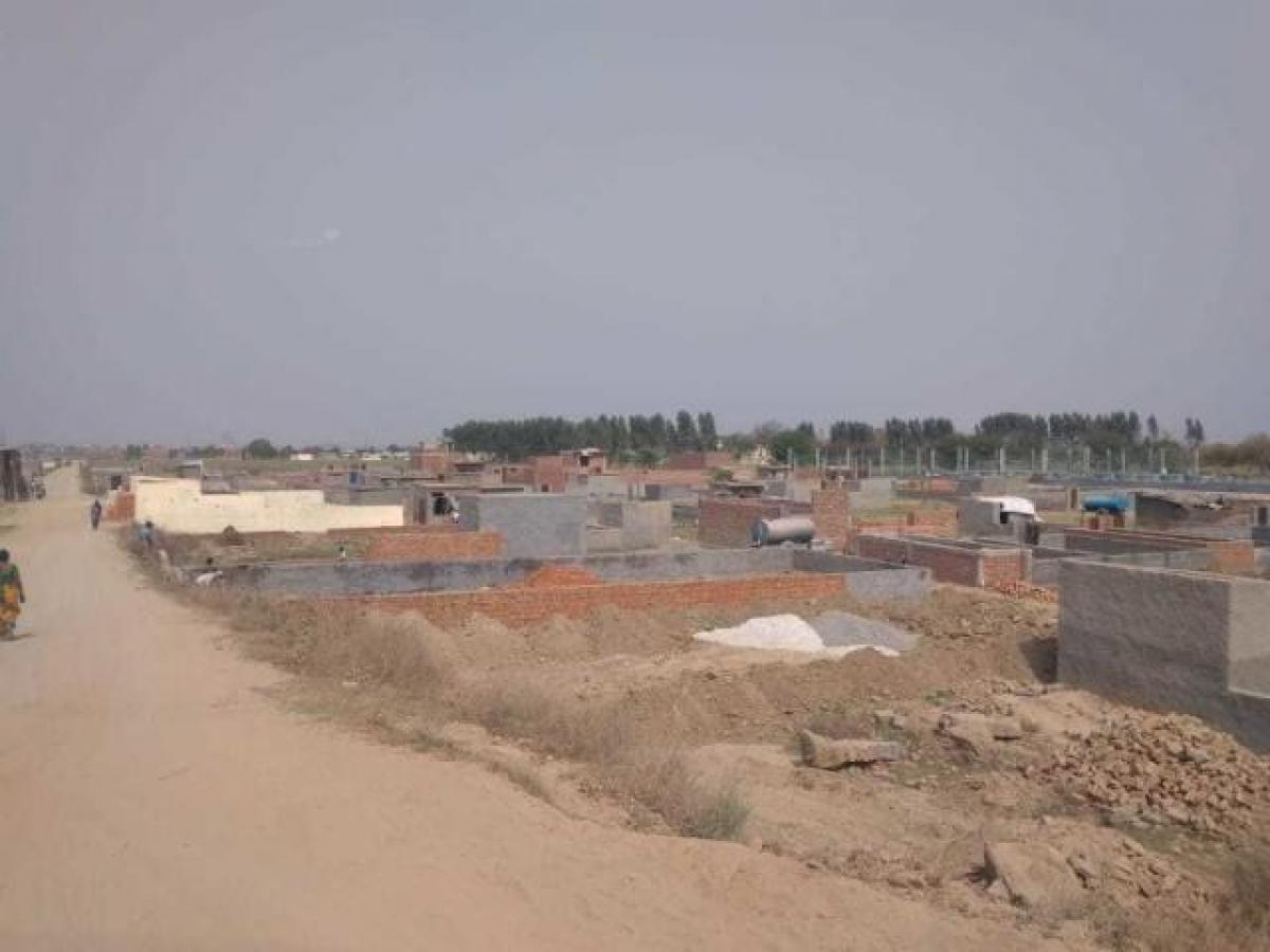 Grundstück in Noida, India, Nr. 35232