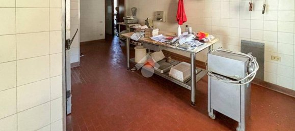 Propiedad comercial de 4 habitaciónes en Cremona, Italy No. 108682 9