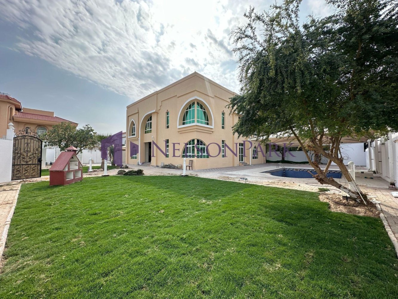 5 bedrooms Villa in Doha, Qatar No. 2308
