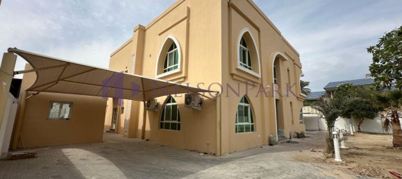 5 bedrooms Villa in Doha, Qatar No. 2308 3