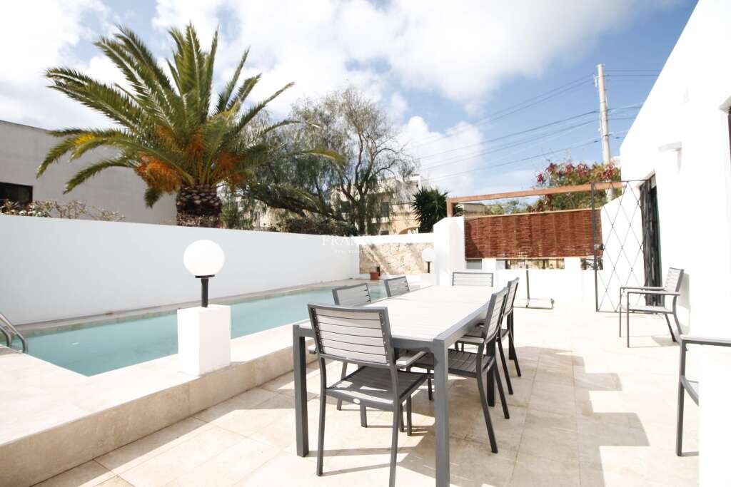 5 bedrooms Bungalow in Swieqi, Malta No. 4013