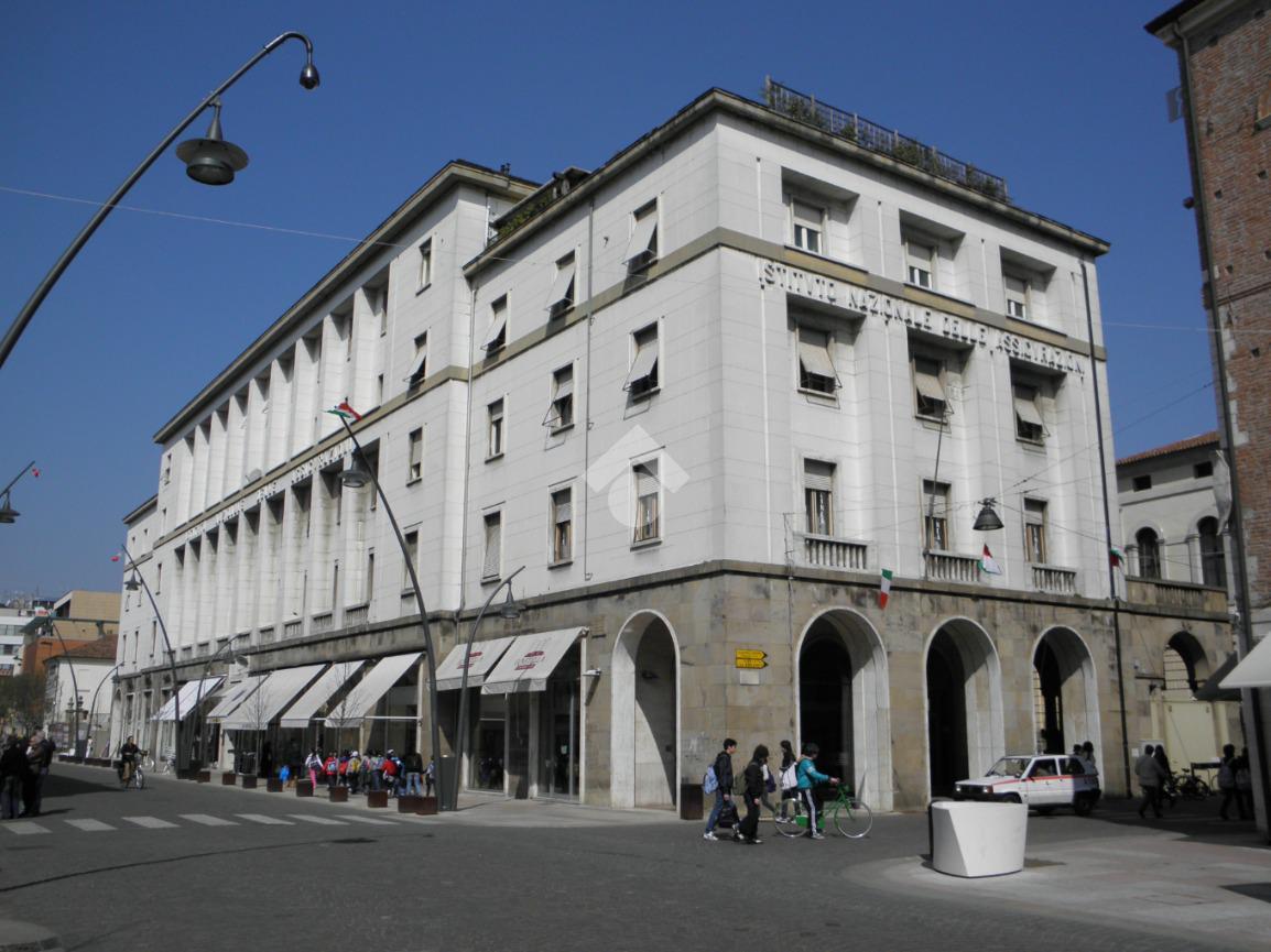 5 rooms Apartment in Rovigo, Italy No. 126337