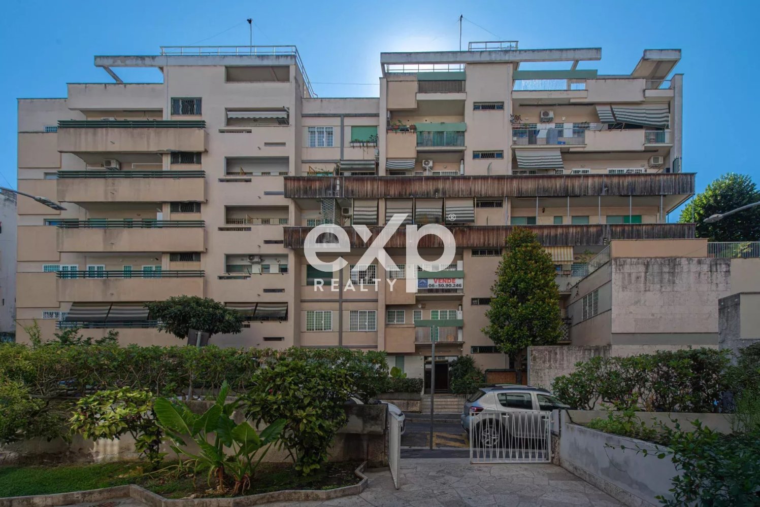 3 bedrooms Apartment in Rome, Italy No. 295123