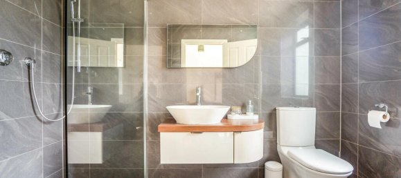 4 bedrooms House in Rochester, United Kingdom No. 10389 7