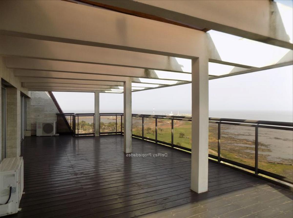 3 bedrooms Apartment in Montevideo, Uruguay No. 10186