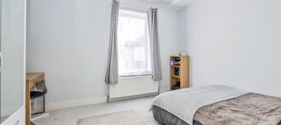 3 bedrooms House in Watford, United Kingdom No. 6044 24