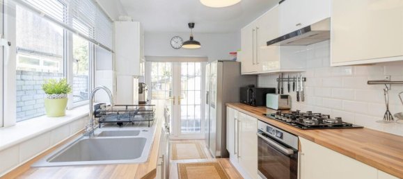 3 bedrooms House in Watford, United Kingdom No. 6044 6