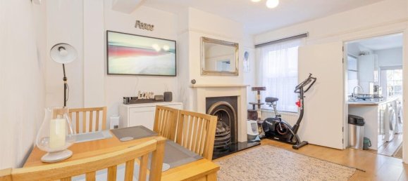 3 bedrooms House in Watford, United Kingdom No. 6044 3