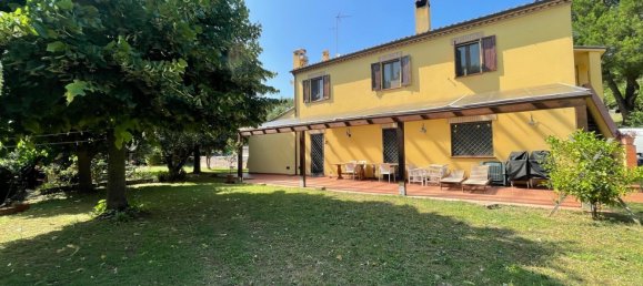 9 bedrooms House in Offagna, Italy No. 331705 4