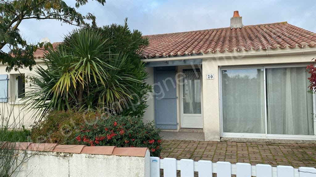 Casa de 4 dormitorios en Brem-sur-Mer, France No. 291642