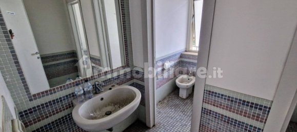 Oficina de 4 habitaciónes en Catania, Italy No. 112701 12