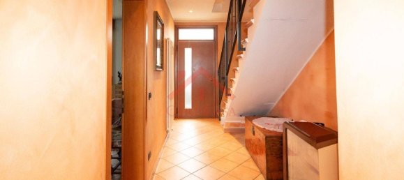 Дом с 4 комнатами в Карпи, Италия № 35973 7