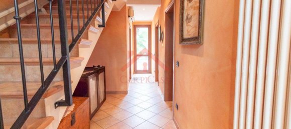 Дом с 4 комнатами в Карпи, Италия № 35973 2