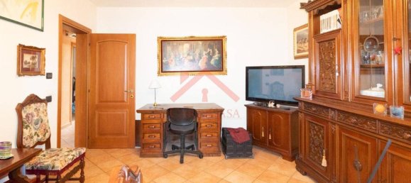 Дом с 4 комнатами в Карпи, Италия № 35973 6