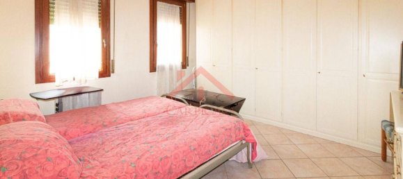 Дом с 4 комнатами в Карпи, Италия № 35973 17