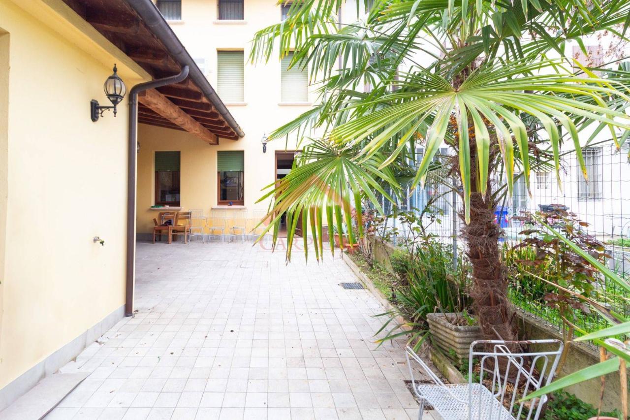 Дом с 4 комнатами в Карпи, Италия № 35973