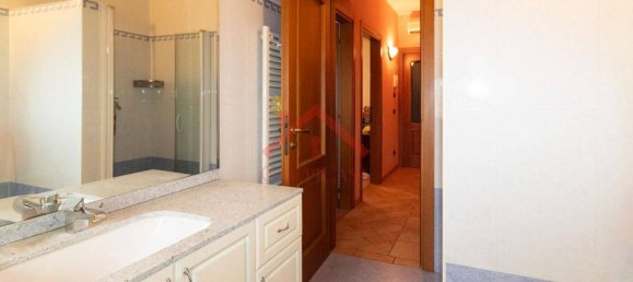 Дом с 4 комнатами в Карпи, Италия № 35973 30