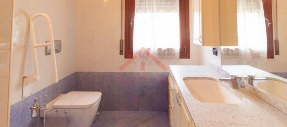 Дом с 4 комнатами в Карпи, Италия № 35973 28