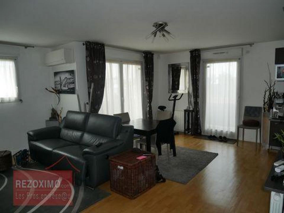 Apartamento com 3 quartos em condomínio em Villemomble, France N.º 34645