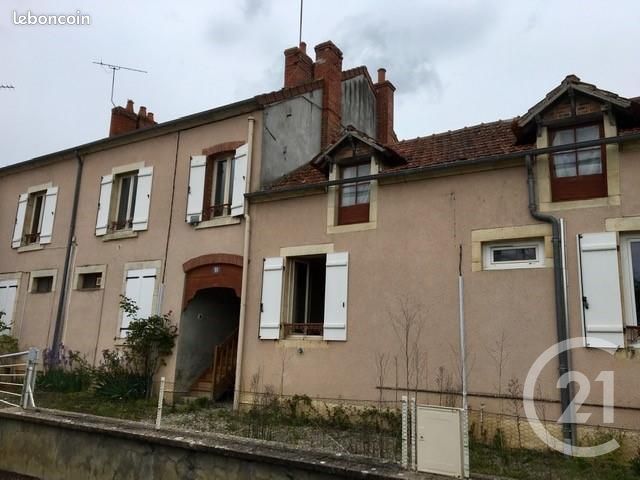Casa de 6 dormitorios en Sancoins, France No. 215615