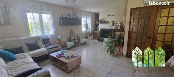 4 bedrooms House in Montgivray, France No. 272014 11