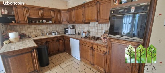 4 bedrooms House in Montgivray, France No. 272014 6