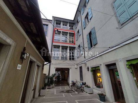  Office in Udine, Italy No. 395352