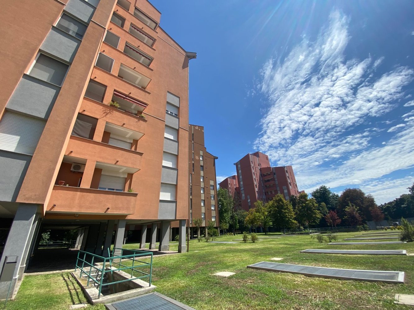 3 rooms Apartment in Milan, Italy No. 290542