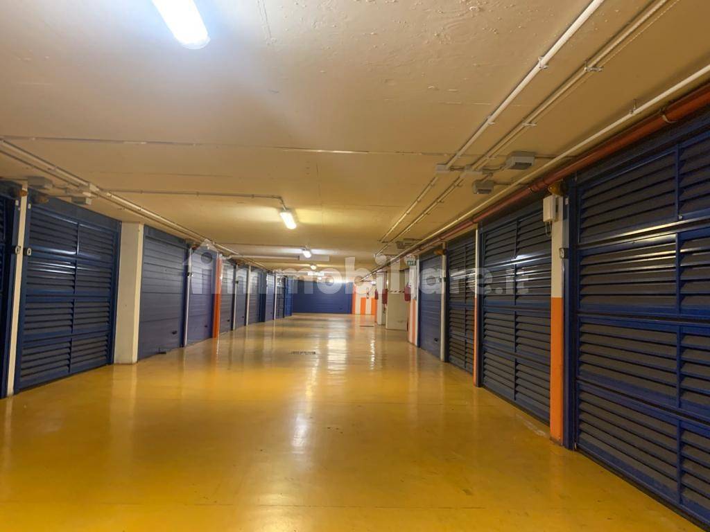 18m² Garage in Rome, Italy No. 336800