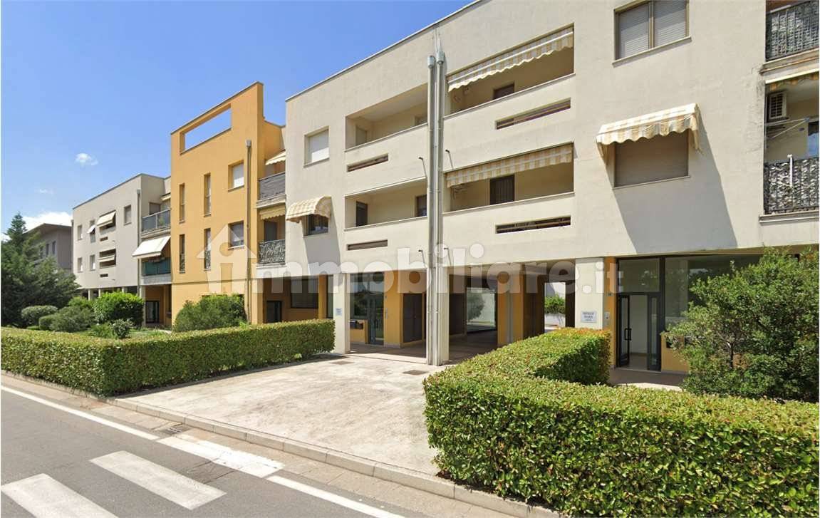 5 rooms Commercial property in Brescia, Italy No. 282092