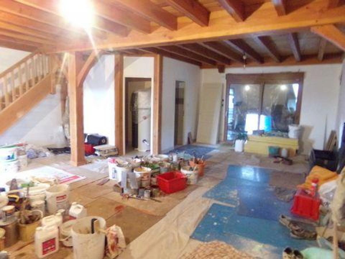 Casa de 3 dormitorios en Feillens, France No. 26123